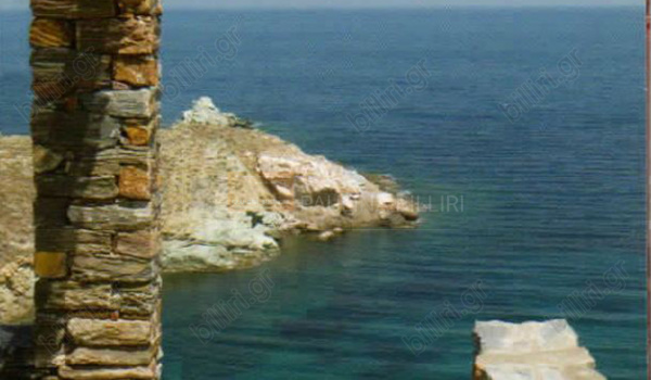 Μονοπάτι προς την θάλασσα . A pathway to the beach